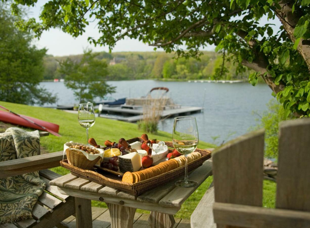 Lake Pointe Inn McHenry Exterior foto